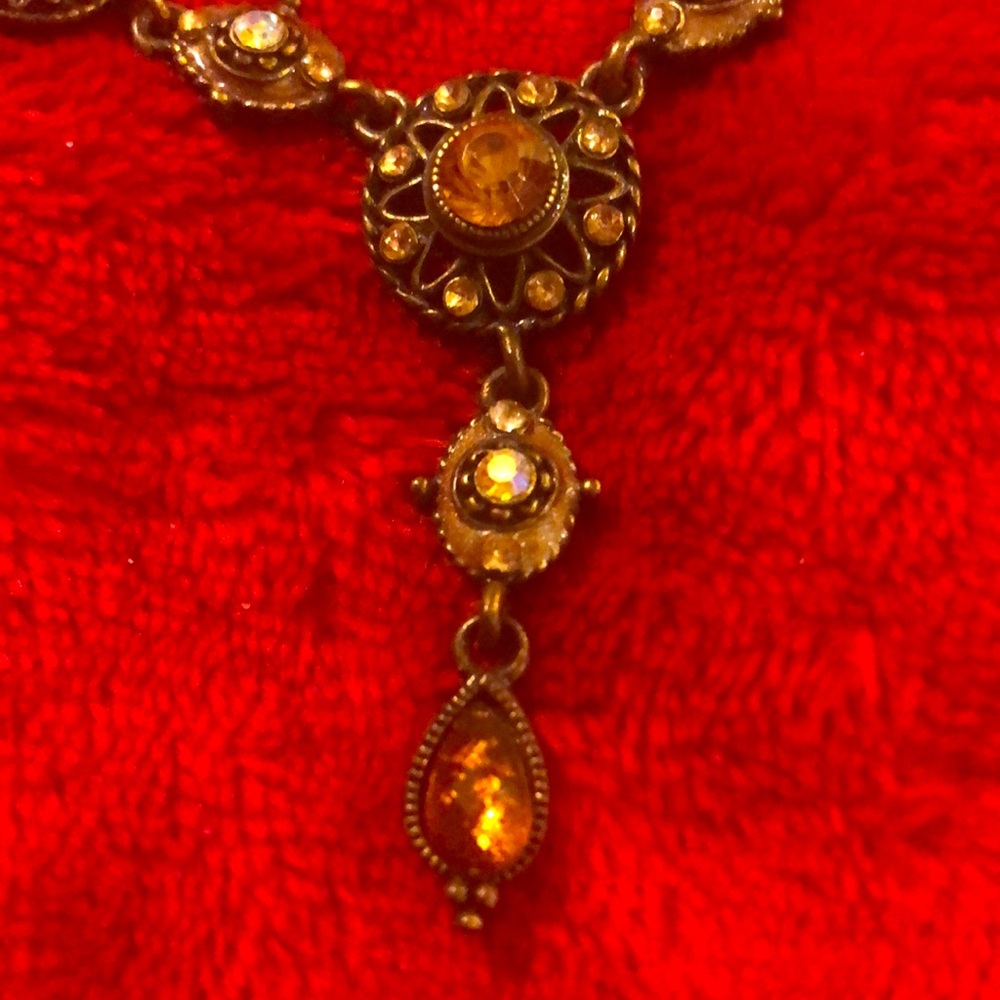 Vintage Style Necklace - Picture 5 of 7